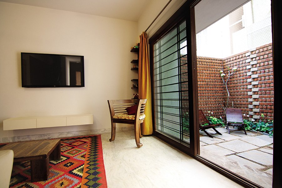 Compact courtyard - stack house design