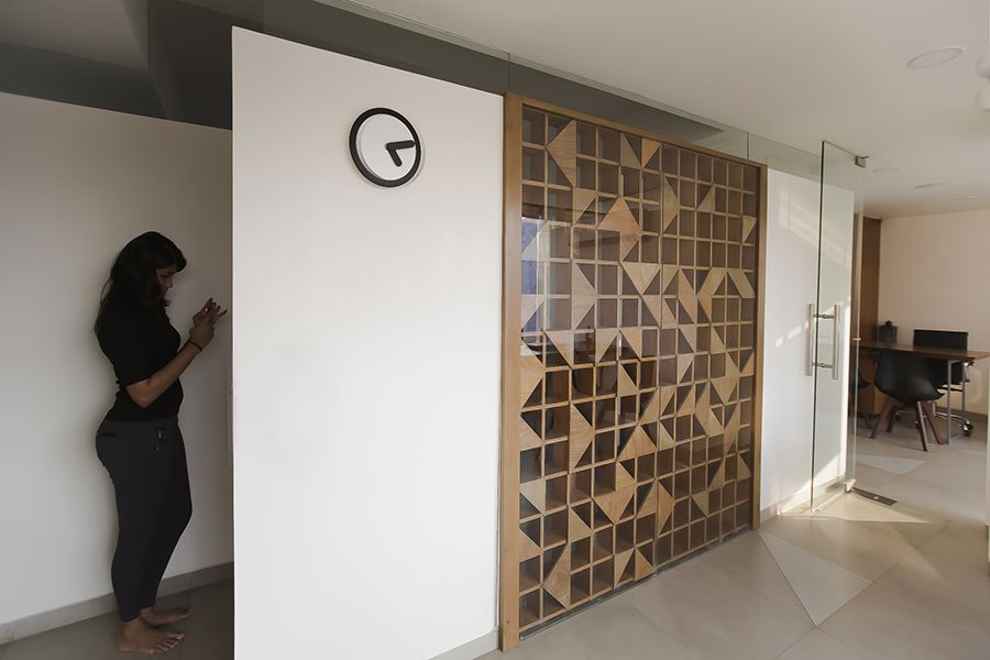 Dental Clinic Latticework separation Panel