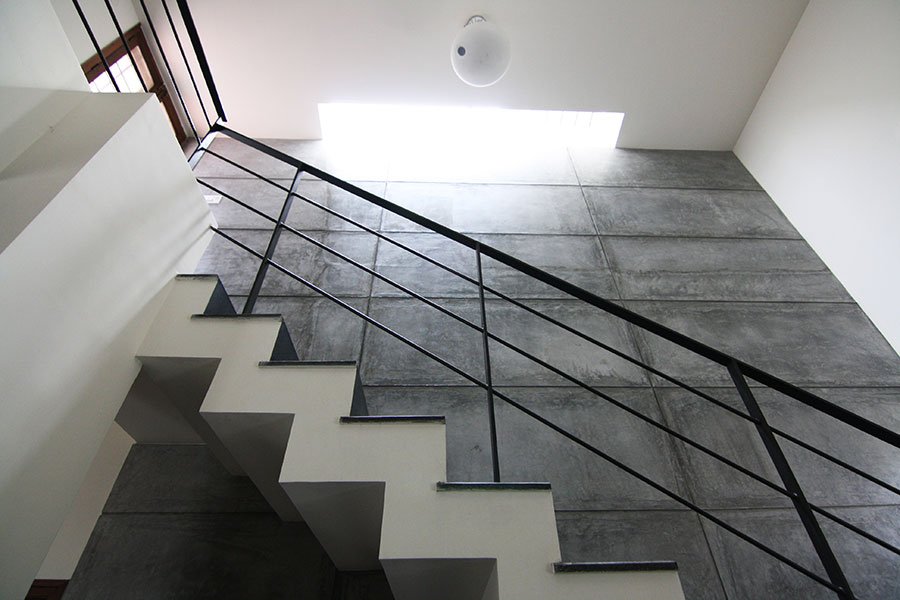 Railings and stairwell - living area - Residential House Design 