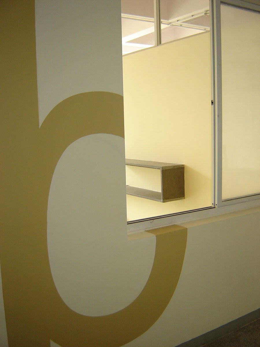 airy, bright wallsa nd vestibules 