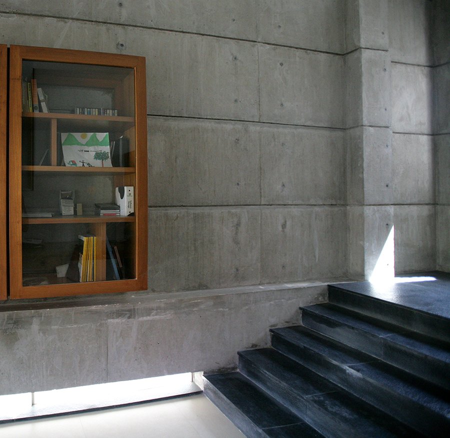 Inset stairs - Sharma house  