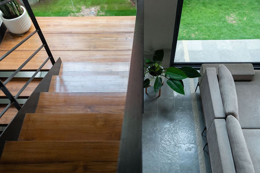 big-small-house-design-staircase threshold