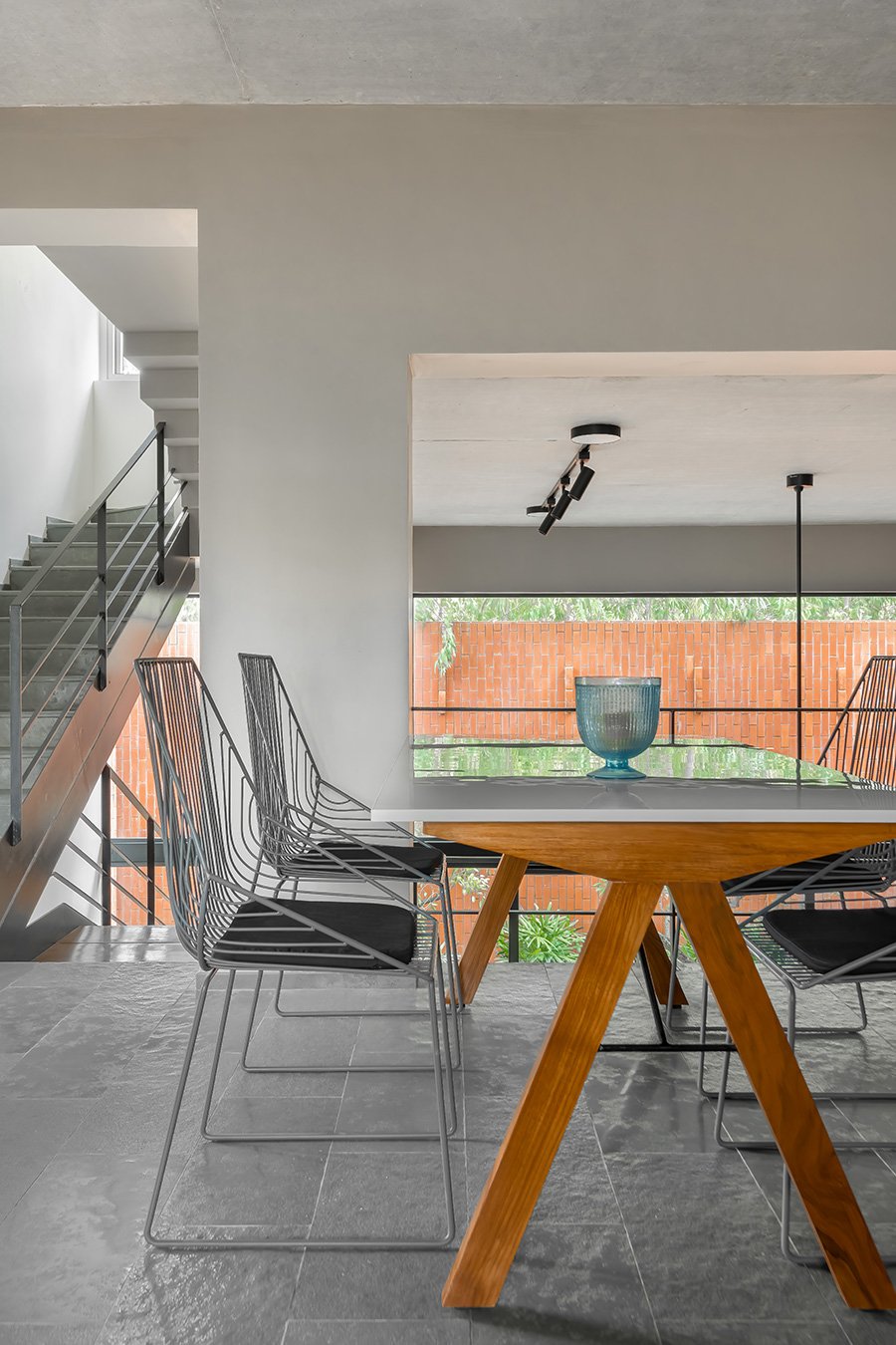 big-small-house-design-Dining-Space